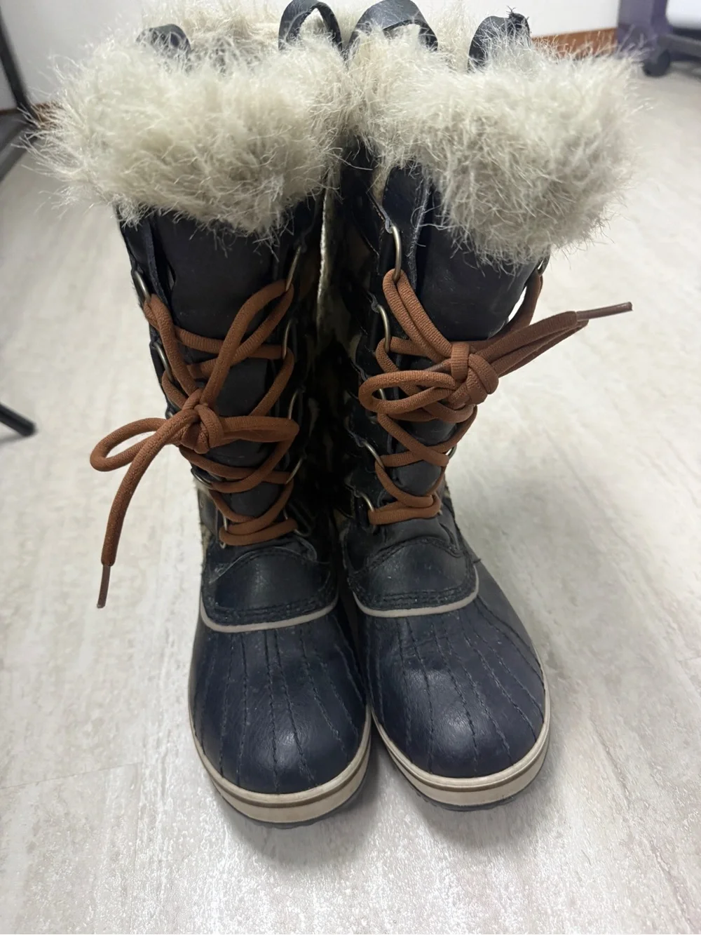 Sorel Tofino boots Black and Brown Chevron Winter Boot